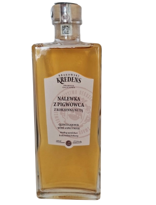 Nalewka z pigwowca z korzenna nutą